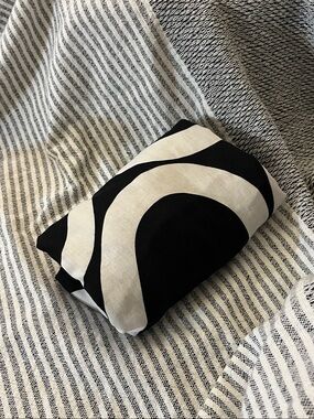 Target Home~ Black and White Circle Pillow Sham~ SOFT! -1 sham~ 100% Cotton